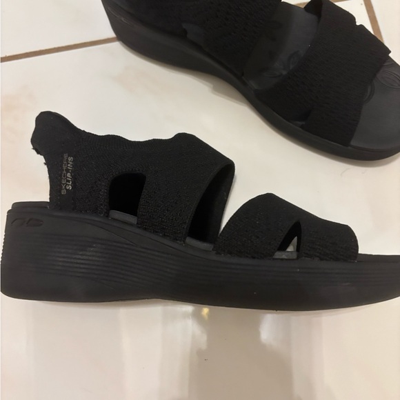 Woman’s Sketchers Slip-on Sandals - Picture 4 of 6